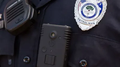 Ilustrasi body camera yang dipakai polisi luar negeri/Economist.com