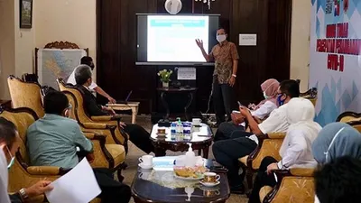 Ahli Epidemiologi, Tri Yunis Miko Wahyono saat diskusi dengan GTPP Covid-19 Kota Bogor (Ayobogor/Husnul Khatimah)