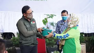 Wali Kota Bogor, Bima Arya melaunching Gerakan Bogor Berkebun - Greenhouse Vegetable di Balai Kota Bogor, Jumat (04/12/2020). (dok)