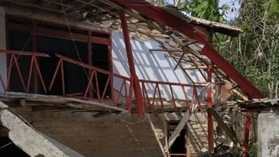 sebagai ilustrasi, Ilusrasi rumah rusak karena dibom. (Beritajatim.com)