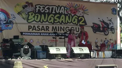 Penampilan pantun Mpok Iing dan H Pandi di acara Festival Bongsang 2, Pasar Minggu, Jaksel, Sabtu (5/10/2019)/Ayojakarta.com