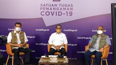 Menhub Budi Karya (tengah) dalam diskusi virtual