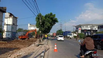 sebagai ilustrasi. Lahan di pinggir jalan sekitar perempatan Bulak Kapal, Kota Bekasi, untuk pembangunan underpas atau lintas bawah.  Foto: Uji Sukma Medianti/Republika