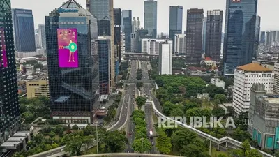sebagai ilustrasi. DKI Jakarta kembali memperpanjang masa PSBB Ttansisi. Namun, angka kesadaran menjaga jarak dan mengenakan masker justru menurun/ Republika