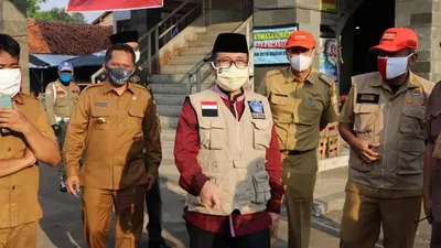 Bupati Cirebon Imron Rosyadi (tengah). (Ayocirebon.com/Erika Lia)