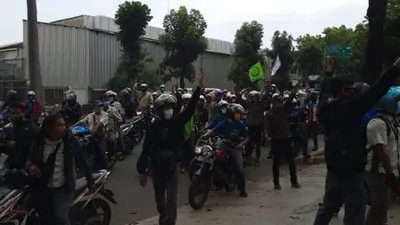 Buruh demo di Bekasi (Suara.com/Yacub)