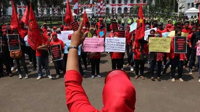 ]Ilustrasi] demonstrasi buruh (foto Ayobandung.com)