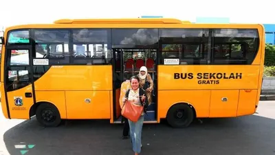 Bus sekolah gratis (ProBMR)