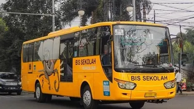 Bus sekolah/Mobilkomersial.com