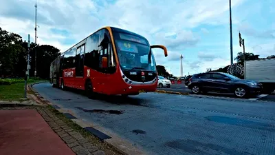 Armada bus Transjakarta melintasi Kawasan Monas/transjakarta.co.id