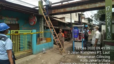 Tekan Penyebaran Covid-19, Petugas Gabungan Segel 25 Kafe Ilegal di Cilincing