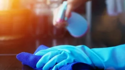 Ilustrasi semprot disinfektan (Shutterstock)