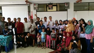 Pembagian KIA kepada warga di Kecamatan Kepulauan Seribu Utara/pulauseribu.jakarta.go.id