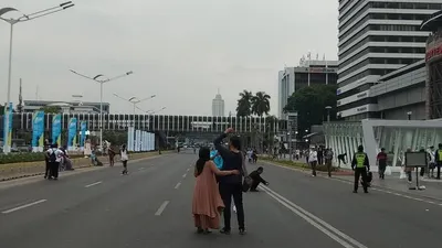 Suasana jalan bebas kendaraan bermotor di kawasan Ratu Plaza, Jakarta Pusat, Minggu sore (27/10/2019)/Twitter @trotoarian