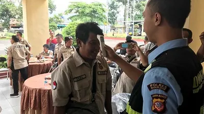 Cek suhu tubuh di lingkungan Pemkab Cianjur