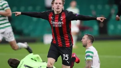 Gelandang AC Milan Jens Petter Hauge merayakan gol yang dicetaknya ke gawang Celtic pada pertandingan pertama Gup H Liga Europa 2020/2021 yang dimainkan di Celtic Park, Glasgow, Kamis (22/10/2020) / AFP: RUSSELL CHEYNE