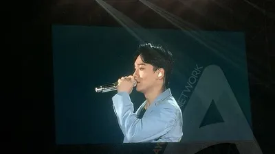Chen EXO menyapa fans di Konser EXplOration in Jakarta (Ayojakarta.com/Istihanah Soejoethi)