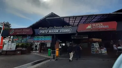 Pintu masuk obyek wisata Sari Ater, Kecamatan Ciater, Kabupaten Subang. (Ayobandung/Nur Khansa)