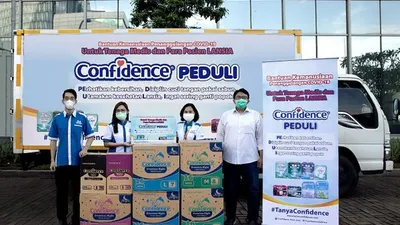 Donasi popok dewasa Confidence diserahkan ke RS Darurat Penanganan COVID-19 Wisma Atlet sesuai arahan Juru Bicara Gugus Tugas Percepatan Penanganan Covid-19, Achmad Yurianto. (Dok. Confidence)