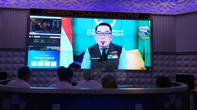 Video conference Gubenur Jabar, Ridwan Kamil bersama Wali Kota Cirebon, Nashrudin Azis dan kepala daerah se-Jabar. (Ayocirebon.com/istimewa)