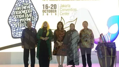 Pembukaan Crafina 2019 dihadiri Ketua Asephi Muchsin Ridjan dan Dirjen Industri Kecil, Menengah dan Aneka Kemenperin Gati Wibawanigsih, di JCC/Ayojakarta.com