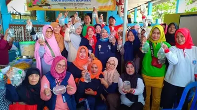 Ikan cupang dibagikan kepada warga Kelurahan Rawasari dalam kegiatan Jumling/pusat.jakarta.go.id