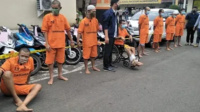 Komplotan curanmor dihadirkan dalam gelar perkara Polres Cimahi, Kamis (21/1/2021). (Ayobandung/Tri Junari)