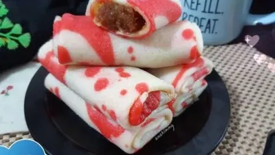 Dadar Gulung Merah Putih. (Cookpad)