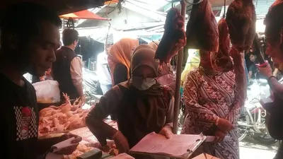 Satuan Tugas (Satgas) Pangan Kabupaten Bandung rutin melakukan monitoring dan pengawasan distribusi kebutuhan bahan pokok.  (Bagian Protokol dan Komunikasi Pimpinan)
