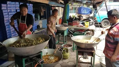 Dapur Umum Dinas Sosial DKI Jakarta untuk para korban banjir. (Akurat.co)