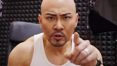 Deddy Corbuzier, artis mualaf ikuti Ramadan perdana (Youtube)