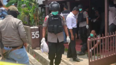 Tim Densus 88 mengamankan bahan peledak dari rumah SRF, salah satu terduga teroris/radarlampung