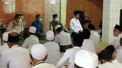 Wakil Wali Kota Bogor, Dedie A Rachim bersilaturahmi ke Pondok Pesantren Darul Muhajirin, Kedung Halang, Bogor Utara. (Ayobogor/Husnul Khatimah)
