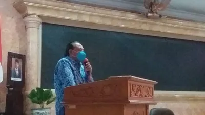 Wali Kota Tegal Dedy Yon Supriyono saat memimpin rapat bersama Tim Gugus Tugas Covid-19, Jumat (17/4/2020). (Ayotegal.com/Lilisnawati)