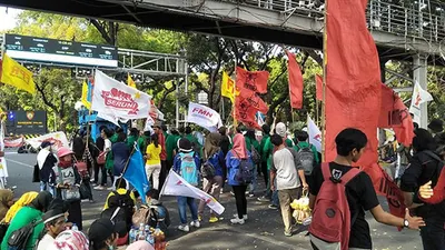 Massa aksi di depan kantor Kemenko Polhukam, Jakarta, Senin (30/9/2019)/Ayojakarta.com
