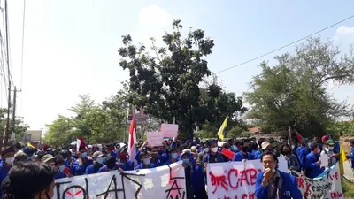 ilustrasi demo buruh di Bekasi/Ayobekasi.net