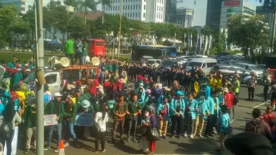 Ratusan Mahasiswa dari BEM SI Padati Sekitar Patung Kuda