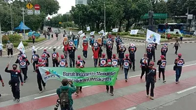 Ratusan buruh yang tergabung dalam Konfederasi Serikat Pekerja Indonesia (KSPI) melakukan unjuk rasa di Mahkamah Konstitusi (MK)  dan serentak di 24 provinsi lain pada Rabu (16/12/2020)/KSPI
