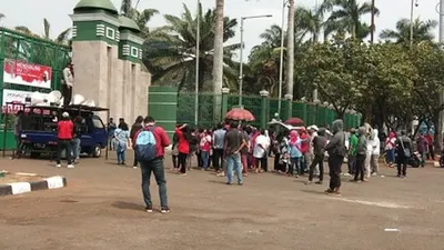 Demonstrasi berlangsung di depan gerbang Kompleks Parlemen, Senayan, Jakarta, Senin siang (23/9/2019)/TMC Polda Metro Jaya