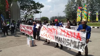 Aksi demo mewarnai HUT Kabupaten Bekasi (dok AKSI)