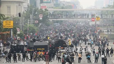 ilustrasi. Demo menolak UU Cipta Kerja/ Republika