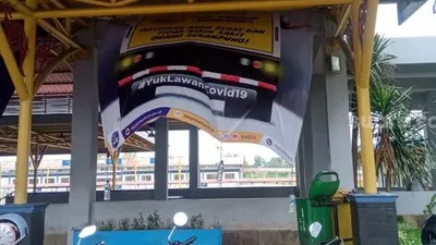 Terminal Jatijajar Depok sangat sepi karena larangan mudik di tengah wabah virus corona. . (Suara.com/Arga)