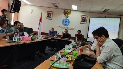 Setelah menggelar rangkaian diskusi mulai di Menara Kompas sampai di iNews Centre MNC, Media Sustainability Task Force yang dibentuk Dewan Pers kembali menggelar kajian rutin di Gedung Dewan Pers, Jakarta Pusat, Jumat (13/3/2020). (dok. SMSI)
