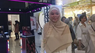 Dewi Sandra di sela acara Jakarta Fashion Week 2020/Ayojakarta.com
