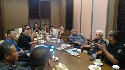 Dialog SMSI Pusat bersama Ketua Dewan Pers, Mohammad Nuh dan Penasehat SMSI, Hatta Rajasa (Humas SMSI Pusat)