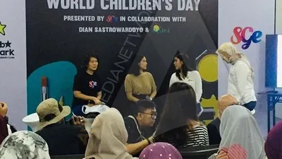 Aktris Dian Sastrowardoyo dalam Peringatan Hari Anak Sedunia di Gandaria City/Ayojakarta.com-Dhika Alam Noor