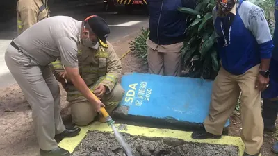 Wali Kota Jakarta Timur, Muhammad Anwar saat mengecek sumur resapan/dok: timur.jakarta.go.id