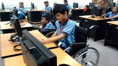 Aktivis Difabel Bandung Raya kampanye kepedulian masyarakat terhadap penyandang disabilitas di Car Free Day Dago, Minggu (03/11/2017) (Mildan Abdalloh/Ayobandung.com)