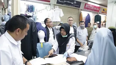 Direktorat Penyidikan dan Penyelesaian Sengketa menggeledah toko yang diduga telah melanggar merek Alharamain-Viet di Pasar Tanah Abang Blok A Jakarta Pusat.