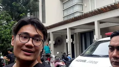 Doddy manajer BCL di rumah duka Ashraf Sinclair [Suara.com/Yuliani]